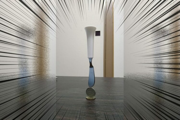 立つバターナイフを立てるのが難しかったというツイートに「逆！」というツッコミ多数！なんでも立てちゃう人の立て力が凄い！