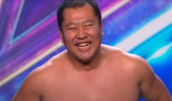 イギリスで“大バズり中”のとにかく明るい安村さん。イギリスでウケた要因の一つを解説したツイートに反響!