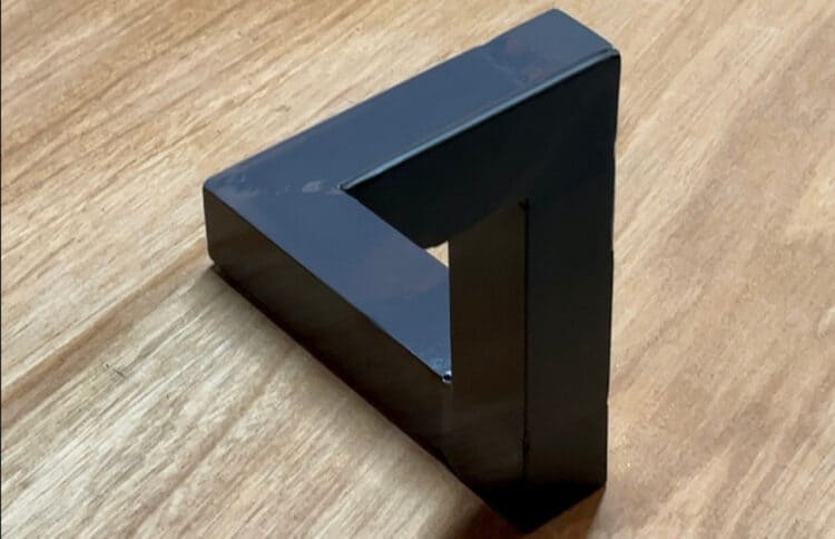 脳がバグる！実際に作ったペンローズの三角形が本当にどうなってるのかわからない！