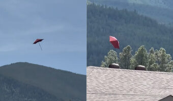 突風にあおられ宙高くを舞うパラソル。プカプカと浮かぶように空中飛行を続けます【海外・動画】