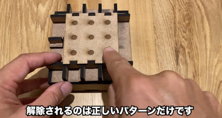 スマホでおなじみのロック解除を実際に再現してみた作品の発送が凄い！気になる中身は一体どうなってるの？