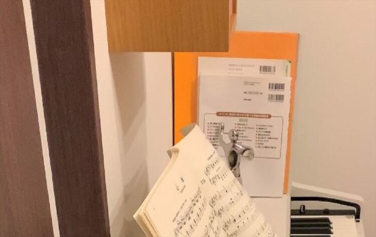 「猫が行方不明だから探してたら、ここで寝てた」とある場所で隠れんぼ！？していた猫が可愛いと反響！