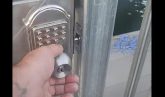 これで安全??ボートドックに新しく門とロックが設置されたのですが・・【アメリカ・動画】