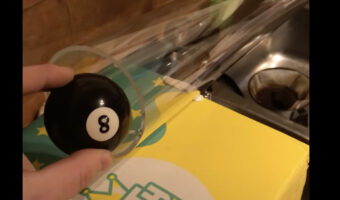 キッチンに作られたコロコロカラクリ装置。大掛かりなこの装置の目的にビックリ！！【海外・動画】