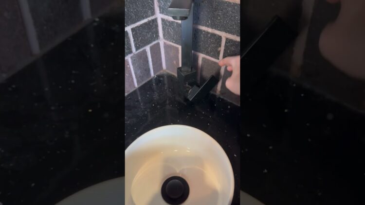 DIYで大失敗！洗面台の取り付けを自分で行った結果・・！！