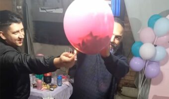 サプライズの風船でお誕生日会を盛り上げるはずが・・。ライターの火で風船を割ろうとしたらまさかの結末に!【海外・動画】