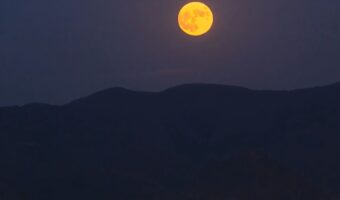 これは見逃せない!願い事をするのに最適な『スーパームーン』と『ブルームーン』のタイミングが重なるチャンスが到来!