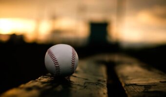 【かわいい大谷さん】盗塁を成功させた大谷翔平。ロハスのフェイクに「騙されないよ！」と笑みを浮かべ、ロハスは「ダメだったか」と苦笑い