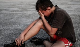 「満身創痍」とはどんな意味？その用い方や類義語を解説！