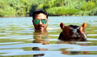 「身を捨ててこそ浮かぶ瀬もあれ」とはどんな意味？その由来や類義語は？