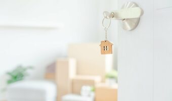 「住めば都」とはどんな意味?「住まば都」との違いは?