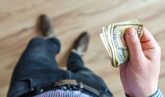 「ただより高いものはない」とはどんな意味?その用い方や類義語は?