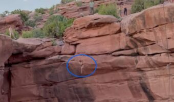 ド迫力のターザンごっこ！？断崖絶壁から飛び降りるバンジーブランコはスリル満点！！【アメリカ・動画】