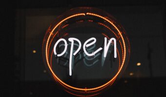 【あける】「開ける」「空ける」「明ける」読み方は同じだけど、どんな意味の違いがある?