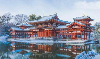 朱色が映えて美しい・・雪化粧した平等院鳳凰堂が圧巻！高画質映像も必見！！