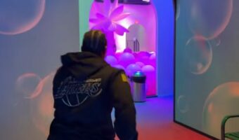 バルーンルームに一直線と思ったら・・！！「ある存在」に気づかず痛みを味わうことに【アメリカ・動画】