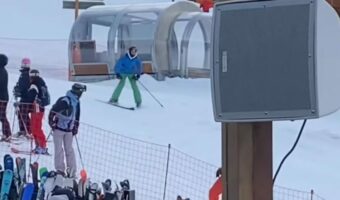 スキー場で声援を送るギャラリー。『意外な人物』へのエールにビックリ！だけどほっこり【海外・動画】