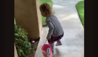 楽しいイースターエッグハントの開始!のはずが・・女の子はやる気喪失。その理由は??