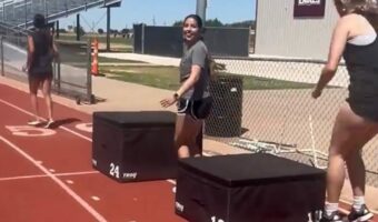 トレーニング中の少女にまさかのハプニング!!垂直跳びでボックスに飛び移っていたら・・【アメリカ・動画】
