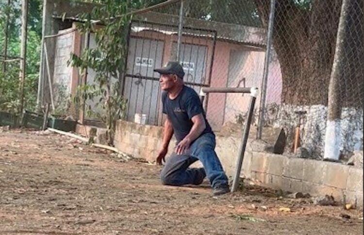 鉄壁の守備かと思ったら・・。シュートを決められた！？【海外・動画】