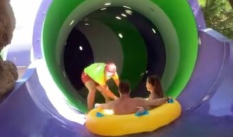 もう一つの絶叫！係員がカップルをウォータースライダーに送り出した直後にハプニング【海外・動画】