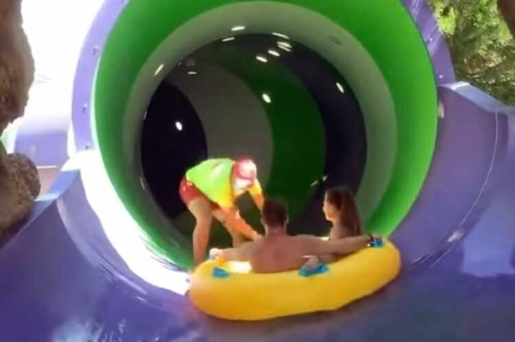 もう一つの絶叫！係員がカップルをウォータースライダーに送り出した直後にハプニング【海外・動画】