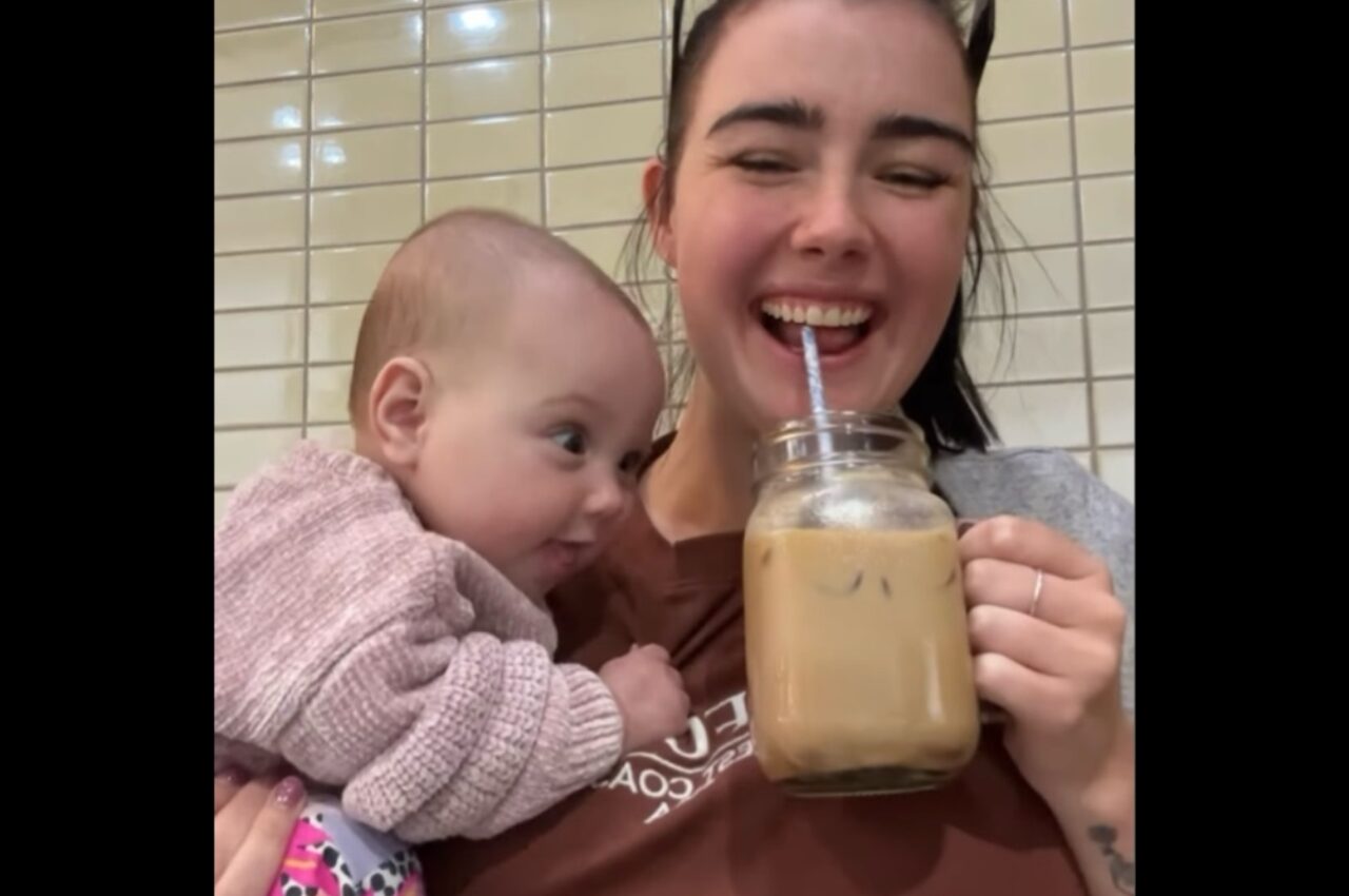 ミルクよりもコーヒー派!?目をキラキラ輝かせてコーヒーを見つめる赤ちゃんがかわいすぎる【海外・動画】