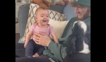 イヌの鳴き声がお気に入り?笑いが止まらない赤ちゃんがかわいすぎる!!【アメリカ・動画】