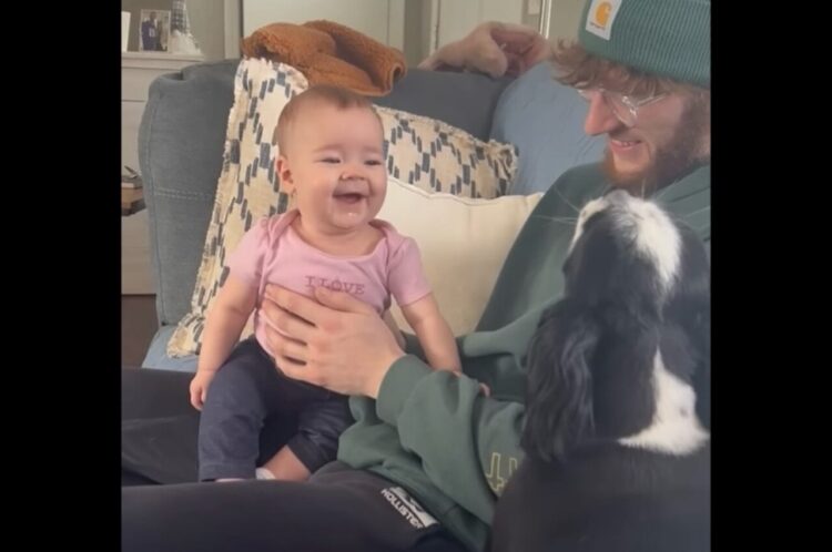 イヌの鳴き声がお気に入り？笑いが止まらない赤ちゃんがかわいすぎる！！【アメリカ・動画】