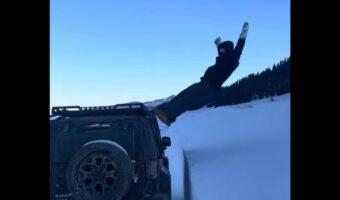 雪に向かってダイブ!?こんもり積もっているように見えるけれど、実際は違った?!【海外・動画】