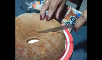 ケーキがカチカチすぎる!?ナイフでカットできない理由がまさかすぎた!!【海外・動画】