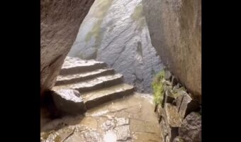 岩窟の外は大雨？と思ったら・・。外に出て飛び込んで来たのは、圧巻の絶景！！【アメリカ・動画】