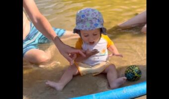 きっとおいしいのに~!赤ちゃんはパパの制止を振り切って口に運びたいものがある!【アメリカ・動画】
