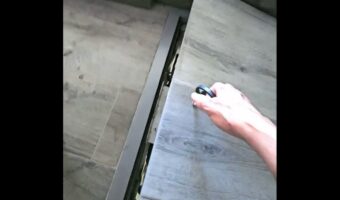 リビングに床下収納?・・いや違う、これはロマンあふれる秘密のガレージへの入り口だ!!【海外・動画】