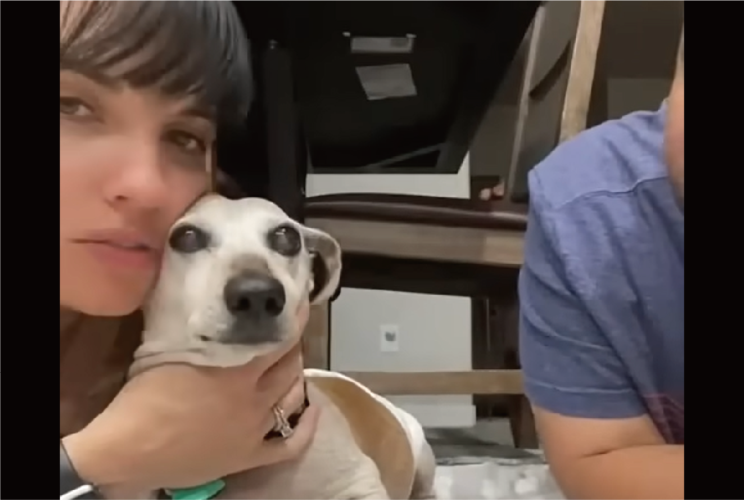 キスしていいのはママだけ！ママとパパが交互でキスした愛犬のリアクションが露骨に違う！！