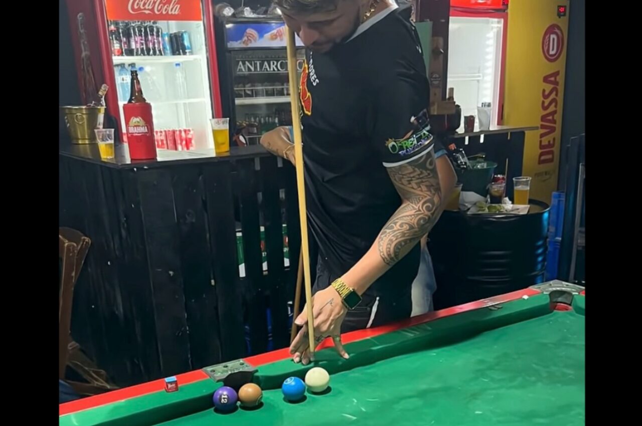 スゴ技炸裂！ビリヤードの一種、スヌーカーでスーパーショットを男性が披露【海外・動画】