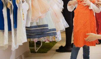 義母が買ってくれた子供服。子どもが気に入っているけど・・・保育園には着ていけない！！