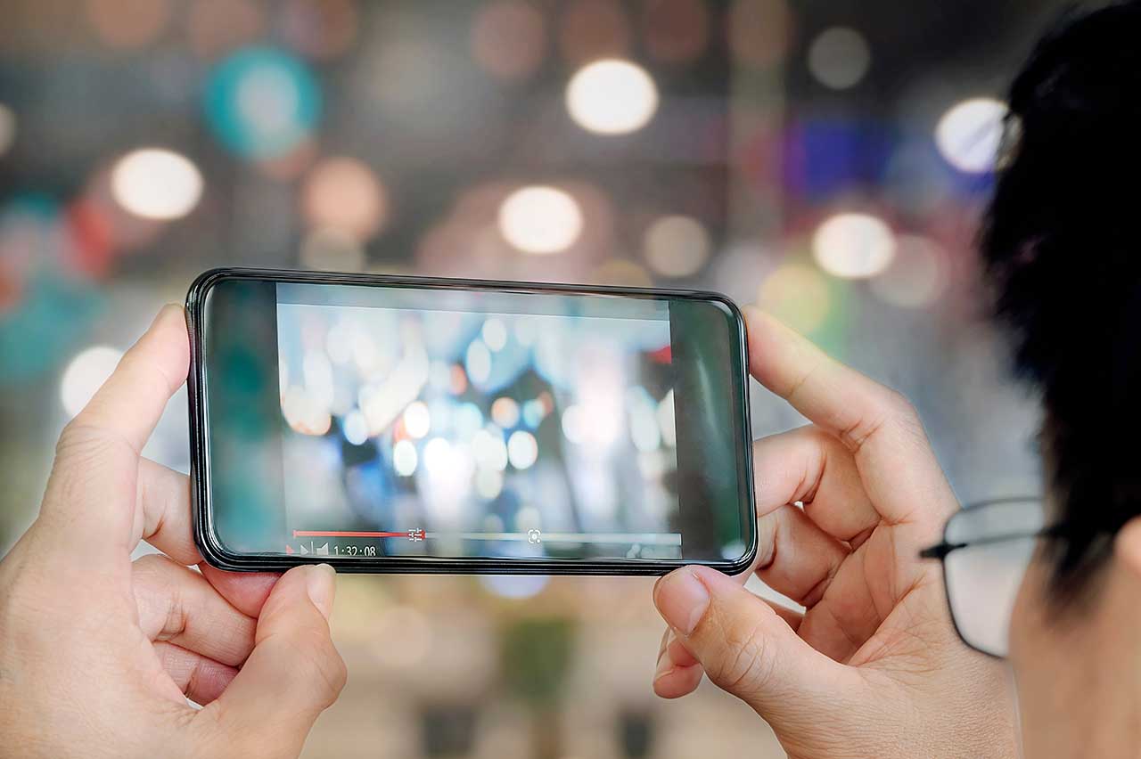 サービスエリアでヒッチハイクの青年を乗せた私。ほぼ無言の1時間のあと別れた数日後「まさかの再会」をすることに