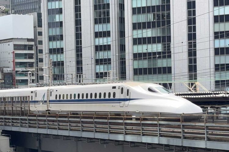 注意もできず耐えるしかなかった新幹線の時間・・・騒がしい家族の裏にあった「まさかの事情」とは