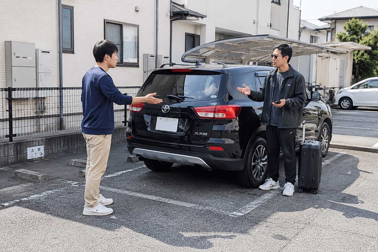 自宅の駐車場に見知らぬ車が停まってた!「ここ僕の駐車場なんですけど」勇気を出して声をかけた結果