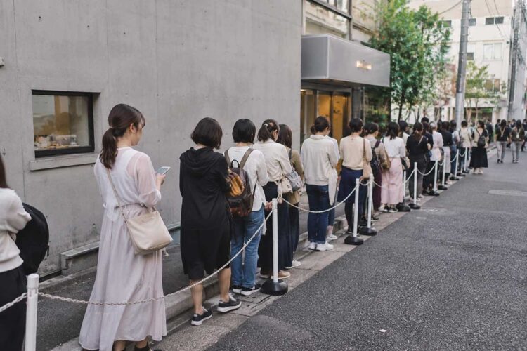 販売開始30分前で30人待ち・・・ようやく買えた『最後の1個』を譲ってほしいと言われて困惑した話
