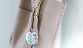 『よかったらどうぞ』マタニティマークの女性に席を譲った私・・・返ってきた反応に絶句