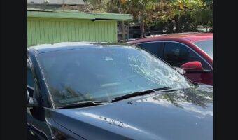 駐めたところが悪かった！？車のフロントガラスが割れている！！【海外・動画】