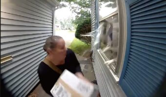 怪奇現象！？置き配の荷物を回収した直後に窓がバリーンと割れた！！！【アメリカ・動画】